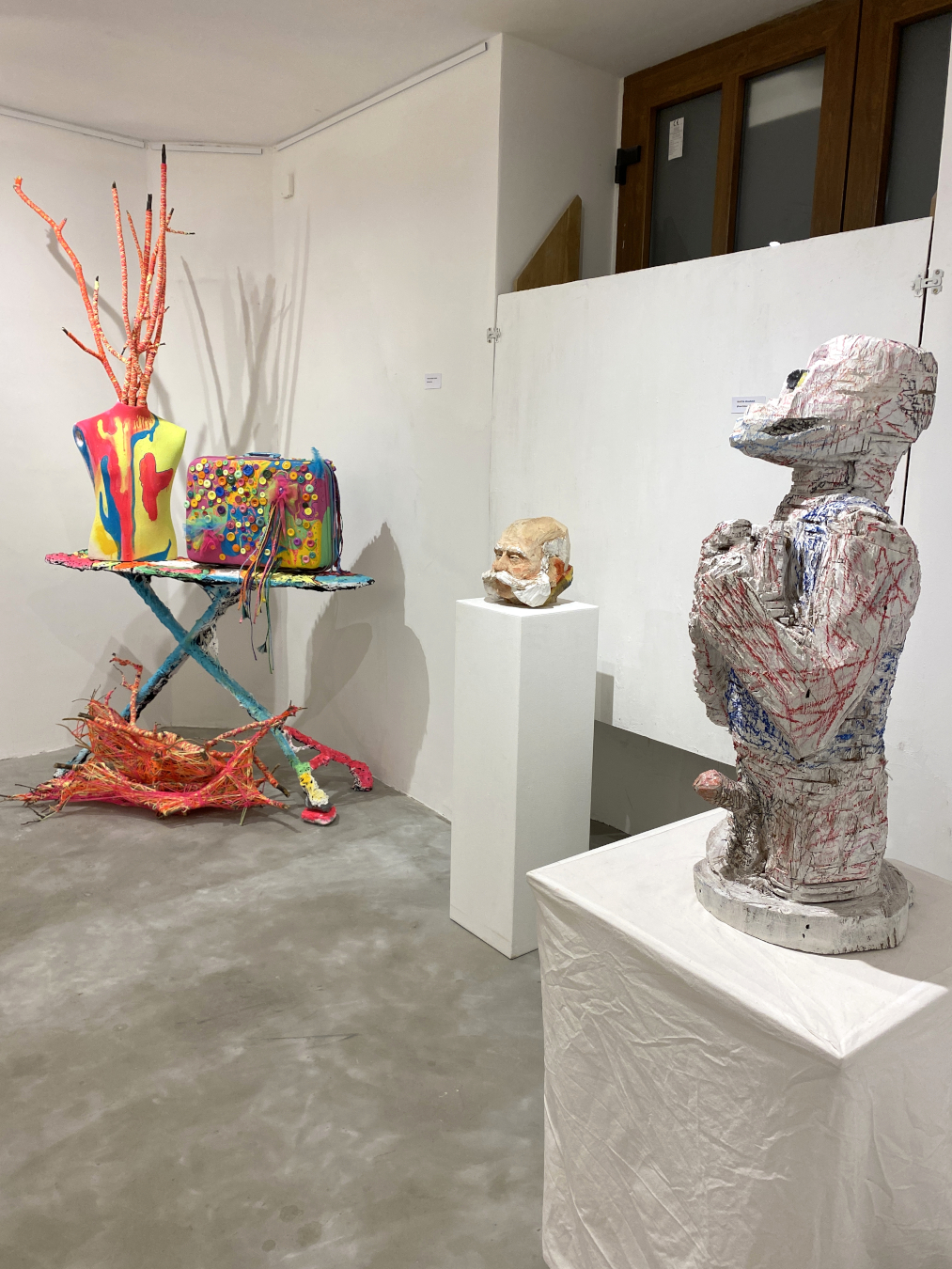 Aktuelle Positionen Skulptur Wien 2023 / Exhibtion view with artworks by Alexandar Peev, Martin Krammer and Vivian Crespo Zurita